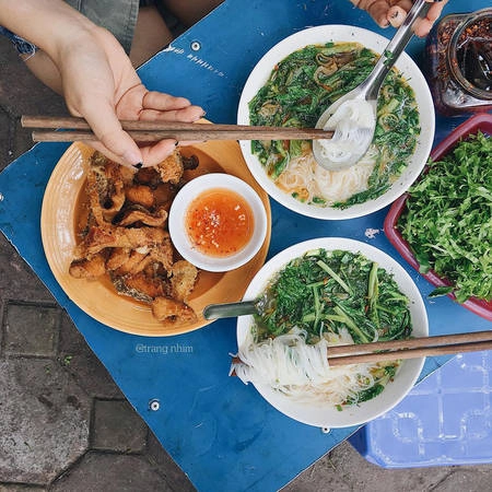 5-quan-bun-ca-o-ha-noi-ngon-khien-muc-an-mot-lan-la-me-ngay-tap-tu-ivivu-25