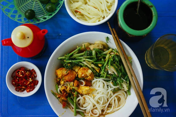 5-quan-bun-ca-o-ha-noi-ngon-khien-muc-an-mot-lan-la-me-ngay-tap-tu-ivivu-29