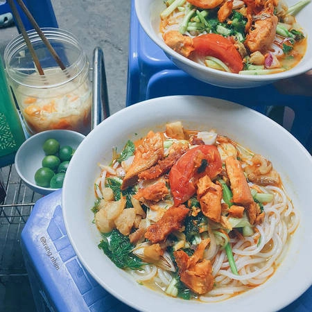 5-quan-bun-ca-o-ha-noi-ngon-khien-muc-an-mot-lan-la-me-ngay-tap-tu-ivivu-33