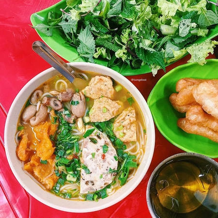 5-quan-bun-ca-o-ha-noi-ngon-khien-muc-an-mot-lan-la-me-ngay-tap-tu-ivivu-38