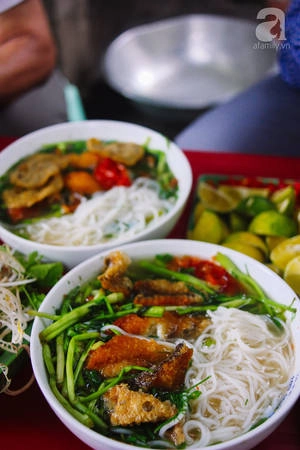 5-quan-bun-ca-o-ha-noi-ngon-khien-muc-an-mot-lan-la-me-ngay-tap-tu-ivivu-4