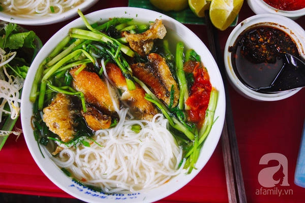 5-quan-bun-ca-o-ha-noi-ngon-khien-muc-an-mot-lan-la-me-ngay-tap-tu-ivivu-6