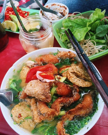 5-quan-bun-ca-o-ha-noi-ngon-khien-muc-an-mot-lan-la-me-ngay-tap-tu-ivivu-9
