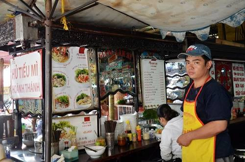 Xe Giang Lâm Ký dù đã 72 tuổi nhưng vẫn còn bền đẹp và giữ nguyên đặc trưng của xe hủ tiếu Trung Hoa. Ảnh: Mỹ Phượng. Xe Giang Lâm Ký dù đã 72 tuổi nhưng vẫn còn bền đẹp và giữ nguyên đặc trưng của xe hủ tiếu Trung Hoa. Ảnh: Mỹ Phượng.