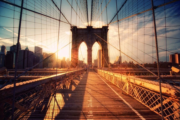 Cầu Brooklyn: Là một trong những những cây cầu tuyệt vời nhất của New York, cây cầu nối Manhattan và Brooklyn được hoàn thành vào năm 1883 và là một trong những cây cầu treo lâu đời nhất ở Mỹ. Tới đây, bạn có thể đi dạo trên cây cầu và ngắm nhìn toàn cảnh của thành phố. Ảnh: Flickr.com Cầu Brooklyn: Là một trong những những cây cầu tuyệt vời nhất của New York, cây cầu nối Manhattan và Brooklyn được hoàn thành vào năm 1883 và là một trong những cây cầu treo lâu đời nhất ở Mỹ. Tới đây, bạn có thể đi dạo trên cây cầu và ngắm nhìn toàn cảnh của thành phố. Ảnh: Flickr.com