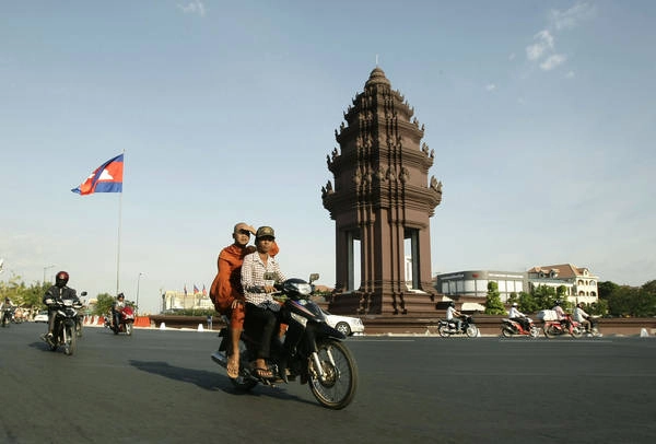 Tượng đài Độc lập Phnom Penh. Ảnh: huffingtonpost.com Tượng đài Độc lập Phnom Penh. Ảnh: huffingtonpost.com