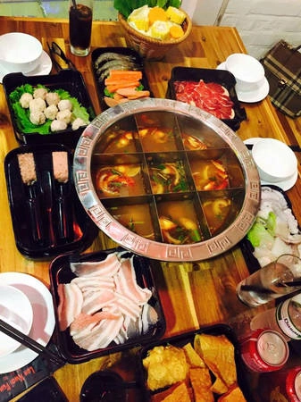 6-dia-chi-buffet-ngon-day-dan-gia-duoi-350-nghin-de-tu-tap-cuoi-nam-o-ha-noi-ivivu-8