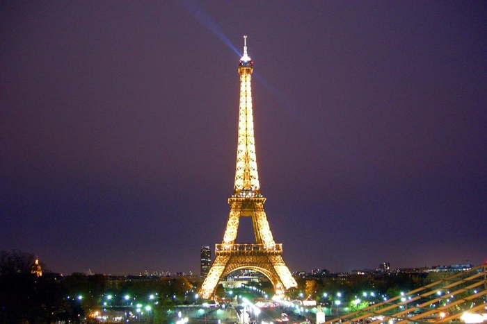 Tháp Eiffel vĩ đại là một biểu tượng không chỉ dành riêng cho Paris. Ảnh: Quốc Đại