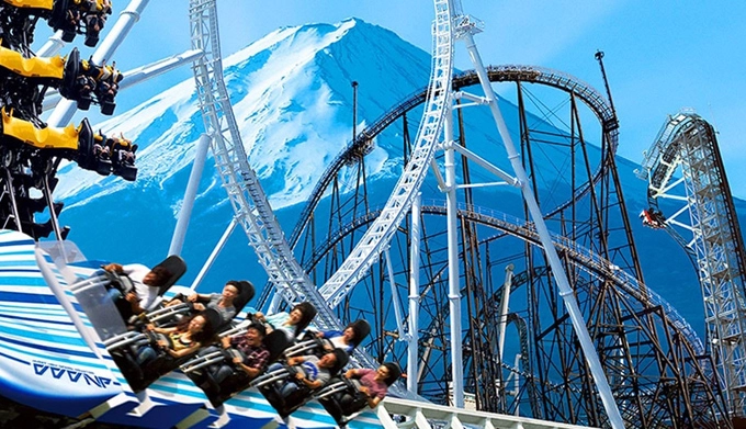 Công viên Fuji Q Highland Nằm cách trung tâm Tokyo một vài giờ đồng hồ bằng dịch vụ xe buýt thuận tiện, Fuji Q là một công viên vui chơi giải trí nằm ở dưới chân núi Phú Sĩ, nơi bạn không chỉ được ngắm cảnh mà còn được thử cảm giác mạnh với nhiều tàu lượn siêu tốc, nhà ma, các trò chơi ngoài trời. Bạn có thể đi xe buýt khởi hành từ ga Shinjuku, Tokyo hoặc Yokohama hoặc bạn có thể đi tàu từ Shinjuku đến Otsuki và chuyển tàu Fujikyu Line. Công viên mở cửa từ 9h đến 17h mỗi ngày. Công viên Fuji Q Highland Nằm cách trung tâm Tokyo một vài giờ đồng hồ bằng dịch vụ xe buýt thuận tiện, Fuji Q là một công viên vui chơi giải trí nằm ở dưới chân núi Phú Sĩ, nơi bạn không chỉ được ngắm cảnh mà còn được thử cảm giác mạnh với nhiều tàu lượn siêu tốc, nhà ma, các trò chơi ngoài trời. Bạn có thể đi xe buýt khởi hành từ ga Shinjuku, Tokyo hoặc Yokohama hoặc bạn có thể đi tàu từ Shinjuku đến Otsuki và chuyển tàu Fujikyu Line. Công viên mở cửa từ 9h đến 17h mỗi ngày.