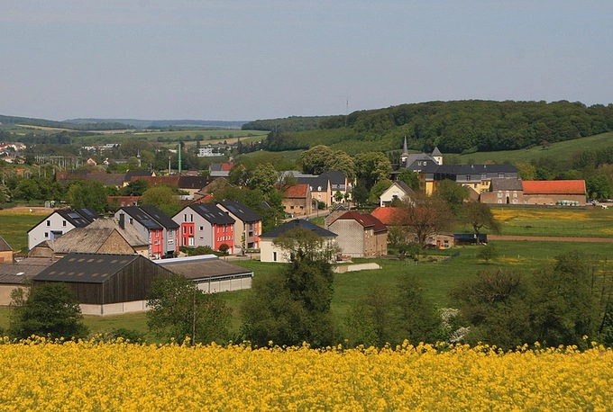 Các vị vua mang tên Dukes và Duchesses Ở Luxembourg, đối với tất cả người dân ở đây, Vua chính là Dukes và Duchesses. Đó cũng là lý do Luxembourg được gọi là Grand Duchy (lãnh địa của đại công tước). Ảnh: Handluggageonly. Các vị vua mang tên Dukes và Duchesses Ở Luxembourg, đối với tất cả người dân ở đây, Vua chính là Dukes và Duchesses. Đó cũng là lý do Luxembourg được gọi là Grand Duchy (lãnh địa của đại công tước). Ảnh: Handluggageonly.