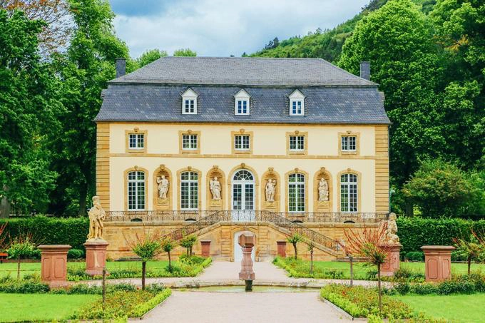 Du lịch đến ngoại vi thành phố Rất nhiều khách du lịch khi đến Luxembourg, chỉ khám phá nội thành Luxembourg mà quên đi nơi có vẻ đẹp tự nhiên hấp dẫn ở ngoại ô. Vì vậy, hãy dành cho mình một hai ngày đến tham quan vẻ đẹp đồng quê này để chuyến đi du lịch Luxembourg trở nên hoàn hảo. Ảnh: TrekEarth. Du lịch đến ngoại vi thành phố Rất nhiều khách du lịch khi đến Luxembourg, chỉ khám phá nội thành Luxembourg mà quên đi nơi có vẻ đẹp tự nhiên hấp dẫn ở ngoại ô. Vì vậy, hãy dành cho mình một hai ngày đến tham quan vẻ đẹp đồng quê này để chuyến đi du lịch Luxembourg trở nên hoàn hảo. Ảnh: TrekEarth.