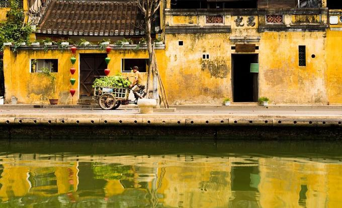Chúng tôi lang thang khắp Phú Quốc rồi bắt đầu dịch chuyển tới Đà Nẵng và Hội An. Khi đã thăm thú nhiều thành phố khác nhau, từ phong cảnh, đặc sản cho tới thời tiết, con người... chúng tôi đối mặt với cú sốc tiếp theo. Chúng tôi lang thang khắp Phú Quốc rồi bắt đầu dịch chuyển tới Đà Nẵng và Hội An. Khi đã thăm thú nhiều thành phố khác nhau, từ phong cảnh, đặc sản cho tới thời tiết, con người... chúng tôi đối mặt với cú sốc tiếp theo.