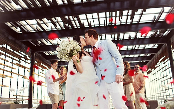 Đám cưới kết hợp du lịch sẽ là trải nghiệm thú vị cho cả uyên ương và khách mời. Đám cưới kết hợp du lịch sẽ là trải nghiệm thú vị cho cả uyên ương và khách mời.