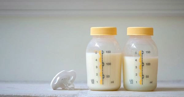 Vắt sữa mẹ làm sao để được nhiều