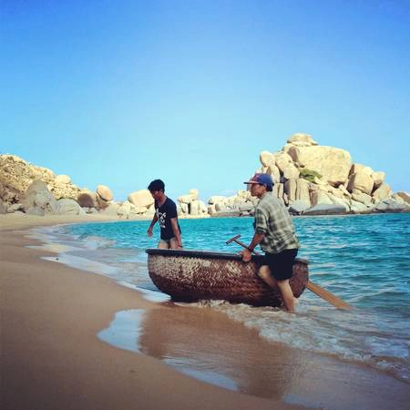 Trở về sau đêm đánh bắt cá. Ảnh: Tiểu Duy Trở về sau đêm đánh bắt cá. Ảnh: Tiểu Duy