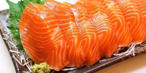 Cá hồi vân vị ngon đậm đà, thịt có màu hồng đẹp, giá trị dinh dưỡng cao, là đặc sản Sapa không thể bỏ qua. Cá hồi Sapa có thớ săn, không có mỡ, chất lượng không thua kém cá hồi nhập khẩu, rất thích hợp để chế biến thành nhiều món khác nhau như: gỏi, lẩu, cháo, cá hồi nướng, trứng cá hấp, cá hun khói, cá hồi tẩm sốt cam và tiêu xanh, cá hồi nhồi dưa chuột… Cá hồi vân vị ngon đậm đà, thịt có màu hồng đẹp, giá trị dinh dưỡng cao, là đặc sản Sapa không thể bỏ qua. Cá hồi Sapa có thớ săn, không có mỡ, chất lượng không thua kém cá hồi nhập khẩu, rất thích hợp để chế biến thành nhiều món khác nhau như: gỏi, lẩu, cháo, cá hồi nướng, trứng cá hấp, cá hun khói, cá hồi tẩm sốt cam và tiêu xanh, cá hồi nhồi dưa chuột…