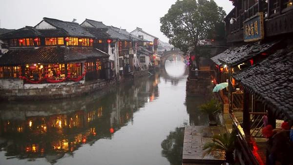 Tây Đường là một cổ trấn đặc biệt của Trung Quốc, nơi đây gây ấn tượng với du khách bởi những chiếc cầu nhỏ xinh đẹp bắc qua dòng kênh. Tuy cổ trấn này đã có hơn một ngàn năm lịch sử, nhưng vẫn tràn đầy sức sống. Ảnh: Applebeesatpeartree Tây Đường là một cổ trấn đặc biệt của Trung Quốc, nơi đây gây ấn tượng với du khách bởi những chiếc cầu nhỏ xinh đẹp bắc qua dòng kênh. Tuy cổ trấn này đã có hơn một ngàn năm lịch sử, nhưng vẫn tràn đầy sức sống. Ảnh: Applebeesatpeartree