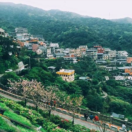 Vì nằm trên sườn núi nên làng Jiufen sở hữu vẻ đẹp hết sức lãng mạn. Ảnh: Minh Trí Vì nằm trên sườn núi nên làng Jiufen sở hữu vẻ đẹp hết sức lãng mạn. Ảnh: Minh Trí