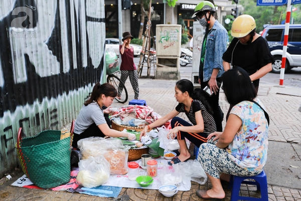 6-quan-an-sang-ngon-tren-pho-co-toan-nhung-mon-sieu-hop-voi-troi-lanh-gia-chi-duoi-30-nghin-ivivu-12
