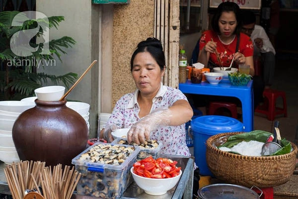 6-quan-an-sang-ngon-tren-pho-co-toan-nhung-mon-sieu-hop-voi-troi-lanh-gia-chi-duoi-30-nghin-ivivu-19