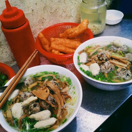 6-quan-an-sang-ngon-tren-pho-co-toan-nhung-mon-sieu-hop-voi-troi-lanh-gia-chi-duoi-30-nghin-ivivu-2