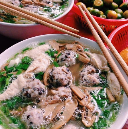 6-quan-an-sang-ngon-tren-pho-co-toan-nhung-mon-sieu-hop-voi-troi-lanh-gia-chi-duoi-30-nghin-ivivu-4