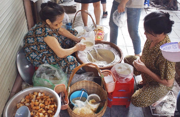 6-quan-an-sang-ngon-tren-pho-co-toan-nhung-mon-sieu-hop-voi-troi-lanh-gia-chi-duoi-30-nghin-ivivu-9