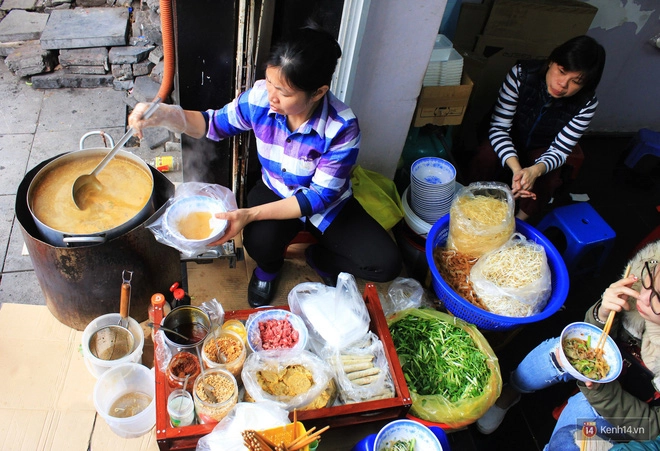 6-quan-banh-da-tron-cuc-ngon-gia-chi-khoang-30-ngan-cho-bua-trua-he-nong-nuc-ha-noi-ivivu-1