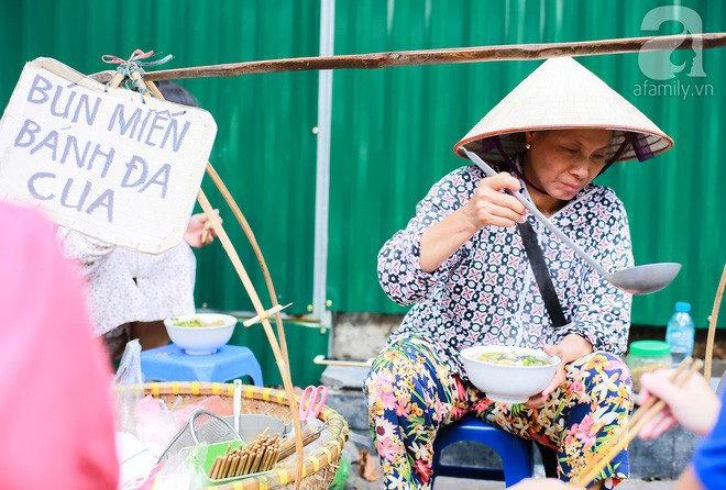 6-quan-banh-da-tron-cuc-ngon-gia-chi-khoang-30-ngan-cho-bua-trua-he-nong-nuc-ha-noi-ivivu-12