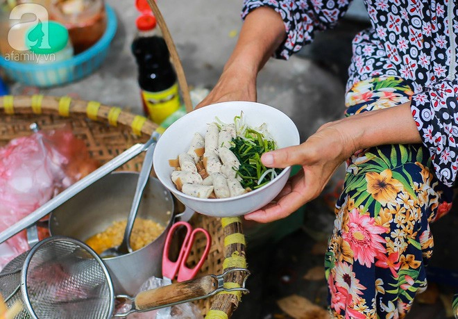 6-quan-banh-da-tron-cuc-ngon-gia-chi-khoang-30-ngan-cho-bua-trua-he-nong-nuc-ha-noi-ivivu-13