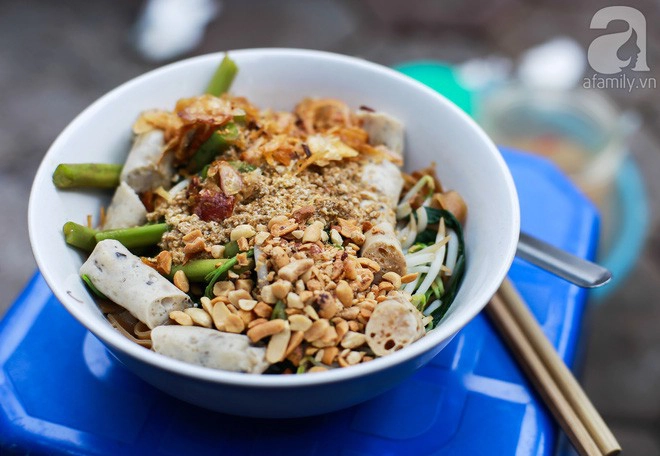 6-quan-banh-da-tron-cuc-ngon-gia-chi-khoang-30-ngan-cho-bua-trua-he-nong-nuc-ha-noi-ivivu-15