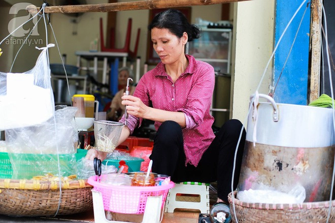 6-quan-banh-da-tron-cuc-ngon-gia-chi-khoang-30-ngan-cho-bua-trua-he-nong-nuc-ha-noi-ivivu-17