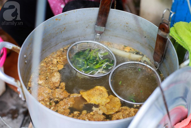 6-quan-banh-da-tron-cuc-ngon-gia-chi-khoang-30-ngan-cho-bua-trua-he-nong-nuc-ha-noi-ivivu-18