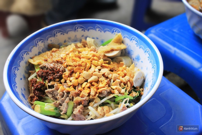 6-quan-banh-da-tron-cuc-ngon-gia-chi-khoang-30-ngan-cho-bua-trua-he-nong-nuc-ha-noi-ivivu-3
