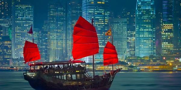 Coi Hong Kong như một điểm nghỉ chân: Bạn tới đây chỉ để thực hiện những điều điển hình như ngắm cảnh từ đỉnh Victoria, thử cocktail ở Ozone, đi cáp treo lên Tượng Đại Phật Thiên Tân, hay mua vài món ăn vặt ở chợ đêm phố đền... trong dịp cuối tuần? Thật đáng tiếc, Hong Kong có nhiều điều hấp dẫn hơn thế. Dành một tuần ở đây, bạn sẽ có trải nghiệm tuyệt vời trên các cung đường leo núi, thăm thú những hòn đảo tuyệt đẹp và khám phá nền ẩm thực độc đáo. Ảnh: Cmxhub. Coi Hong Kong như một điểm nghỉ chân: Bạn tới đây chỉ để thực hiện những điều điển hình như ngắm cảnh từ đỉnh Victoria, thử cocktail ở Ozone, đi cáp treo lên Tượng Đại Phật Thiên Tân, hay mua vài món ăn vặt ở chợ đêm phố đền... trong dịp cuối tuần? Thật đáng tiếc, Hong Kong có nhiều điều hấp dẫn hơn thế. Dành một tuần ở đây, bạn sẽ có trải nghiệm tuyệt vời trên các cung đường leo núi, thăm thú những hòn đảo tuyệt đẹp và khám phá nền ẩm thực độc đáo. Ảnh: Cmxhub.