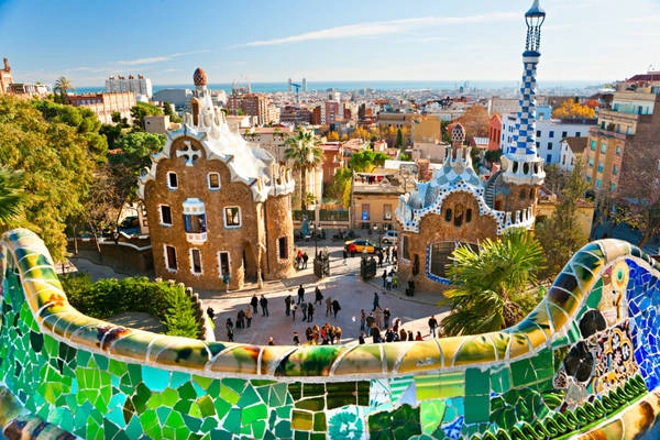 Barcelona từ lâu vốn nổi tiếng là thành phố của những tòa biệt thự, lâu đài, nhà thờ... bằng đá Barcelona từ lâu vốn nổi tiếng là thành phố của những tòa biệt thự, lâu đài, nhà thờ... bằng đá