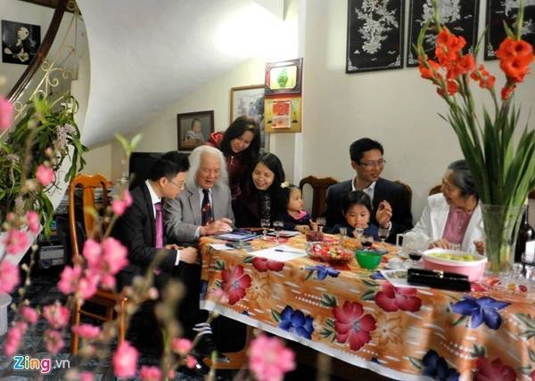 Ngày Tết thường có không khí tươi vui, rộn rã. Ảnh: Hoàng Anh. Ngày Tết thường có không khí tươi vui, rộn rã. Ảnh: Hoàng Anh.