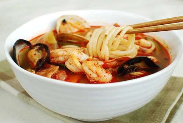 7-dia-chi-cho-nguoi-me-mon-an-sieu-cay-o-seoul-ivivu-2