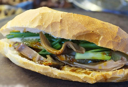 Bánh mì phá lấu