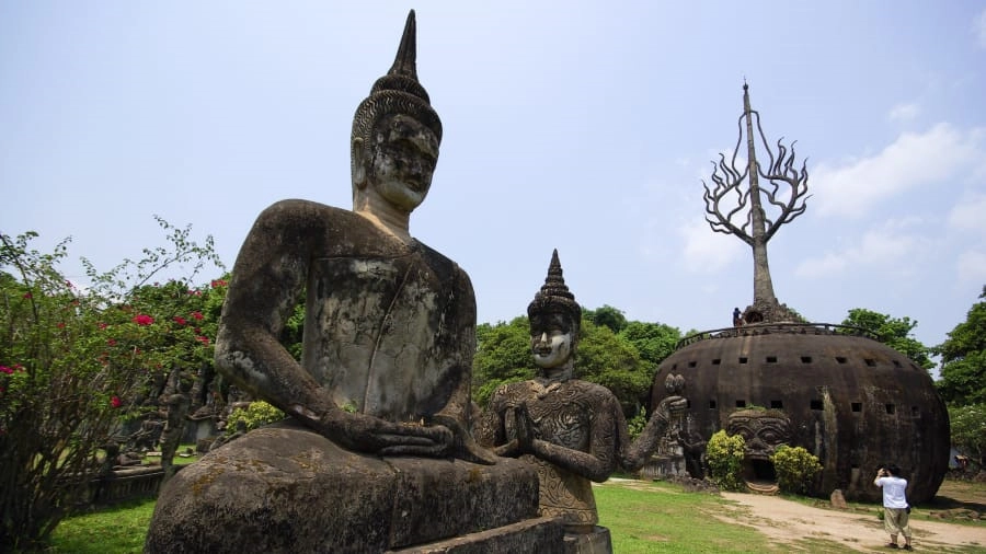 Không chỉ là điểm đến của các Phật tử, du khách đến Lào thường ghé thăm nơi đây để cảm nhận sự yên bình, ấm cúng của vùng đất Phật. Khách tham quan sẽ biết thêm nhiều nét văn hóa độc đáo của vương quốc triệu voi và gửi gắm những ước nguyện nơi vùng đất linh thiêng này. Ảnh: CNN. Không chỉ là điểm đến của các Phật tử, du khách đến Lào thường ghé thăm nơi đây để cảm nhận sự yên bình, ấm cúng của vùng đất Phật. Khách tham quan sẽ biết thêm nhiều nét văn hóa độc đáo của vương quốc triệu voi và gửi gắm những ước nguyện nơi vùng đất linh thiêng này. Ảnh: CNN.