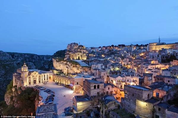  Matera, Ý