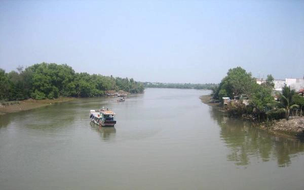 Sông Cần Giuộc còn được gọi Rạch Cát. Ảnh: Phanxipăng Sông Cần Giuộc còn được gọi Rạch Cát. Ảnh: Phanxipăng
