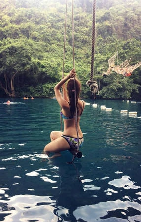 Khu trượt zipline trước cửa hang Tối.