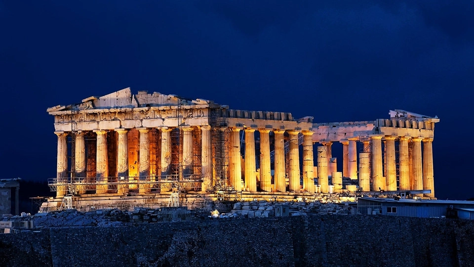Đền Parthenon, thuộc quần thể kiến trúc Acropolis: Bước vào Acropolis, nổi bật nhất chính là đền Parthenon. Ngôi đền này thờ thần Athena - nữ thần trí tuệ và người bảo hộ của Athens. Đế chế Athena hùng mạnh bắt đầu xây dựng đền Parthenon vào năm 447 TCN và hoàn thiện công trình này tới năm 432 TCN. Đền Parthenon, thuộc quần thể kiến trúc Acropolis: Bước vào Acropolis, nổi bật nhất chính là đền Parthenon. Ngôi đền này thờ thần Athena - nữ thần trí tuệ và người bảo hộ của Athens. Đế chế Athena hùng mạnh bắt đầu xây dựng đền Parthenon vào năm 447 TCN và hoàn thiện công trình này tới năm 432 TCN.