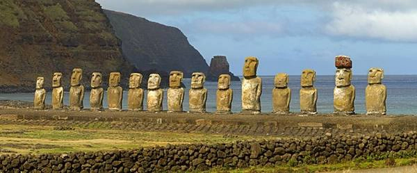 Biển đảo: Chile là quốc gia nằm bên bờ biển, trải dọc gần như toàn bộ Nam Mỹ. Từ những bãi biển đông đúc ở miền Bắc, tới những bãi biển cát đen ở phía nam, hòn đảo Phục Sinh với các bức tượng bí ẩn, Chile có đủ khung cảnh để làm hài lòng du khách. Ảnh: Beforeitsnews. Biển đảo: Chile là quốc gia nằm bên bờ biển, trải dọc gần như toàn bộ Nam Mỹ. Từ những bãi biển đông đúc ở miền Bắc, tới những bãi biển cát đen ở phía nam, hòn đảo Phục Sinh với các bức tượng bí ẩn, Chile có đủ khung cảnh để làm hài lòng du khách. Ảnh: Beforeitsnews.