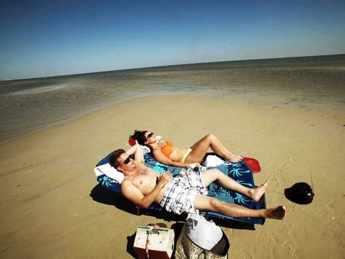 Đi du lịch riêng là một trong những trải nghiệm đáng nhớ của các cặp đôi mới yêu. Đi du lịch riêng là một trong những trải nghiệm đáng nhớ của các cặp đôi mới yêu.