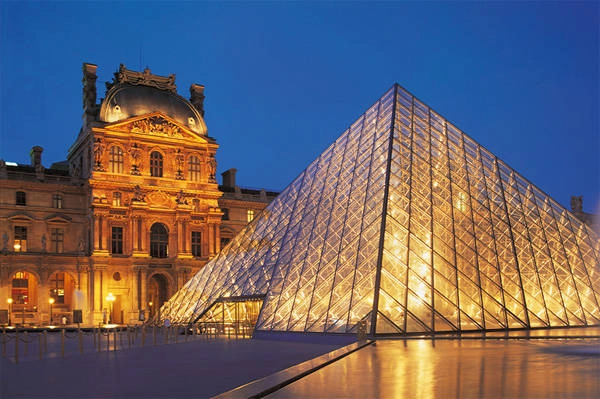 Thăm quan bảo tàng Louvre bạn sẽ học thêm được nhiều điều lý thú.