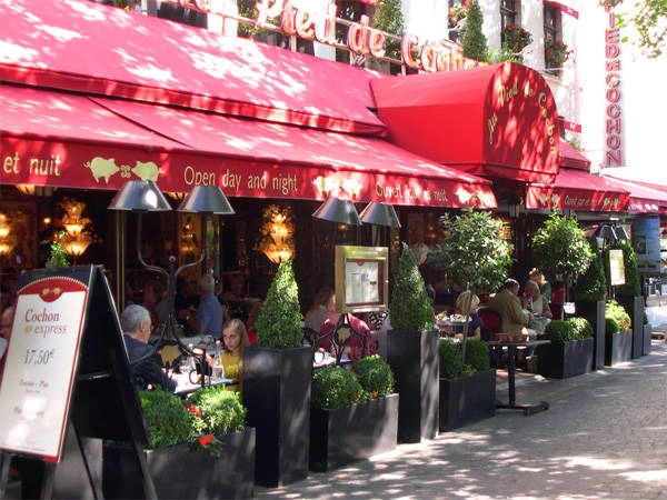 Bạn nên tìm hiểu kỹ trước khi sử dụng wifi tại các quán cafe ở Paris. Ảnh: parisperfect