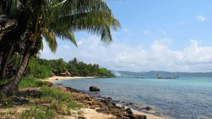 Koh Totang Đảo không có người sống, không internet nhưng có một điểm để lưu trú là Nomad's Land với 5 nhà nghỉ gỗ, hoạt động nhờ năng lượng mặt trời. Koh Totang thích hợp cho những du khách muốn tách biệt hoàn toàn với cuộc sống bên ngoài và thực sự trải nghiệm tự nhiên. Koh Totang Đảo không có người sống, không internet nhưng có một điểm để lưu trú là Nomad's Land với 5 nhà nghỉ gỗ, hoạt động nhờ năng lượng mặt trời. Koh Totang thích hợp cho những du khách muốn tách biệt hoàn toàn với cuộc sống bên ngoài và thực sự trải nghiệm tự nhiên.