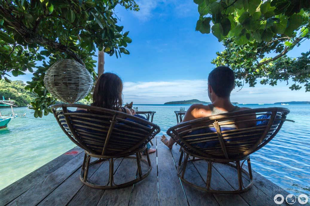 Koh Thmei: Nằm trong Vườn quốc gia Ream, Koh Thmei là nơi sinh sống của khỉ, chồn, thằn lằn, hơn 100 loài chim cùng nhiều loài động vật quý hiếm khác. Trên đảo chỉ có một nơi lưu trú là Koh Thmei resort gồm hơn 7 căn nhà nghỉ gỗ hoạt động bằng năng lượng mặt trời. Du khách tới đảo có thể thỏa sức bơi, lặn, chèo kayak, đi bộ xuyên rừng, tìm hiểu các loài chim, ngắm cá heo bơi dọc bờ biển... Koh Thmei: Nằm trong Vườn quốc gia Ream, Koh Thmei là nơi sinh sống của khỉ, chồn, thằn lằn, hơn 100 loài chim cùng nhiều loài động vật quý hiếm khác. Trên đảo chỉ có một nơi lưu trú là Koh Thmei resort gồm hơn 7 căn nhà nghỉ gỗ hoạt động bằng năng lượng mặt trời. Du khách tới đảo có thể thỏa sức bơi, lặn, chèo kayak, đi bộ xuyên rừng, tìm hiểu các loài chim, ngắm cá heo bơi dọc bờ biển...